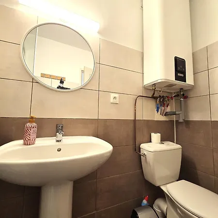 La Pie Qui Tette-chambre 3 Avec Salle De Repas Commune Gasthof